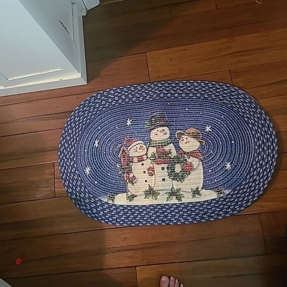 Snowman Rug - Picture 1 of 4